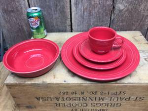 lot 145 image: Fiesta 5pc Dinnerware Set - Scarlet
