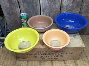lot 152 image: 4pc Pyrex Clear Bottom Mixing Bowls
