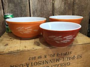 lot 155 image: 3 Pyrex Autumn Harvest Wheat Mixing Bowls