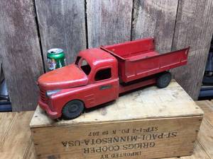 lot 168 image: Vintage STRUCTO Toys Pressed Steel Dumptruck