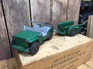 lot 170 image: Vintage MARX LUMAR Willys Jeep & Trailer