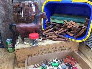 lot 182 image: Vintage Lincoln Logs - Farm Figures - Breyer Horse
