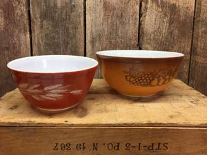 lot 191 image: 2 Pyrex Bowls - Old Orchard - Harvest Wheat