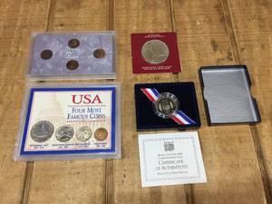lot 198 image: 4 Collector Coin Sets