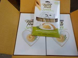 30 x 4 packs Purina Natural Chicken in a Demi Glace Fancy Feast Savory Cat Treats retail $3 each