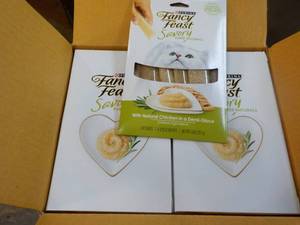 30 x 4 packs Purina Natural Chicken in a Demi Glace Fancy Feast Savory Cat Treats retail $3 each