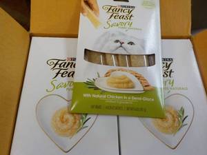 30 x 4 packs Purina Natural Chicken in a Demi Glace Fancy Feast Savory Cat Treats retail $3 each
