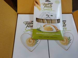 30 x 4 packs Purina Natural Chicken in a Demi Glace Fancy Feast Savory Cat Treats retail $3 each