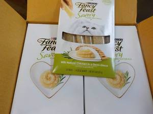 30 x 4 packs Purina Natural Chicken in a Demi Glace Fancy Feast Savory Cat Treats retail $3 each