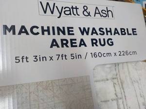 Wyatt and Ash Machine Washable Area Rug 53 x 75 - New