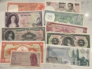 lot 90 image: Foreign Currency