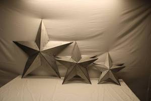 lot 12 image: Set of 5 Metal Star Wall Hangings