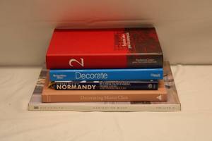 lot 39 image: Lot of 5 Coffee Table Books - Assorted Titles and Authors