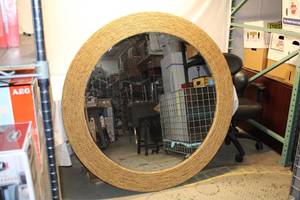 lot 1I-42 image: Large Mirror