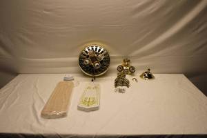 lot 67 image: Ceiling fan and blades, lights
