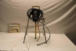 lot 110 image: Campbell Hausfield Airless Paint Sprayer with Gun