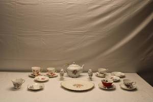 lot 132 image: Tea For Two Musical teapot with assorted saucers and cups