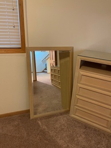lot 1B-121 image: 5-piece Bedroom Set with Glass Top