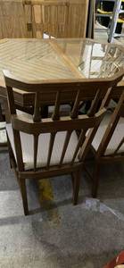 lot 1H-122 image: Dining Room Table w2 Leaves and 6 Chairs