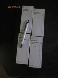 lot 72 image: 4 packages of 12 ballpoint retractable blue pens