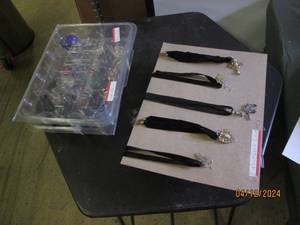 lot 89 image: lot of jewelry...