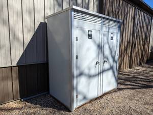 2 Stall portable bathroom in great condition
