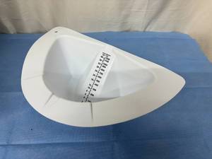 lot 52 image: 2 Cases (100 each) NEW Medline DYND36605 1.200 mL 40 oz. Deluxe Specimen Collector Pan for Urine and Stool - White with Black Graduations 