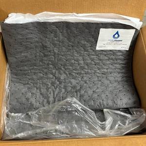lot 5 image: MSRP $400 1 Case (30case) NEW Halyard 47871 32 x 44 Hydrograbber OR Highly Absorbent Floor Mats - Absorbs Fluids (blood, oil etc) 12x their dry weight, Tacky fluid barrier backing sticks to floor, leaves no residue - Great For The Garage