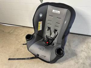 New Display Model Safety 1st Easy Grow 2 in 1 Car Seat