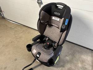 New Display Model Graco Nautilus Snuglick Grow 3 on 1 Car Seat  Booster