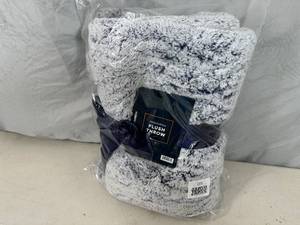 New Limited Edition Ulta Plush Throw Blanket