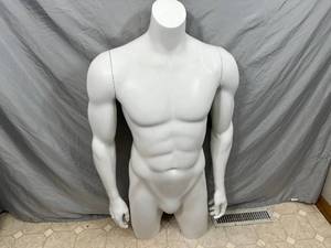 Mannequin with Removable Arms