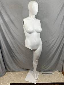 Mannequin with Removable Arms