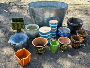 lot 3 image: Variety of Small Garden Planter Pots