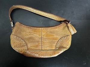 lot 79 image: Small yellow Snake skin purse