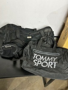 lot 86 image: Three travel bags