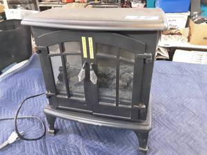 lot 18 image: Electric Heater (Like New)