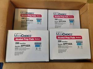 lot 50 image: Large box of alcohol prep pads