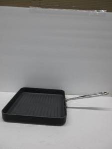 lot 803 image: All-Clad HA1 Hard Anodized Nonstick Grill 11x11 Inch Oven Safe 350F Pots and Pans, Cookware Black HAS A BIT OF OIL, HAS A KNICK ON RIM, LIKE NEW