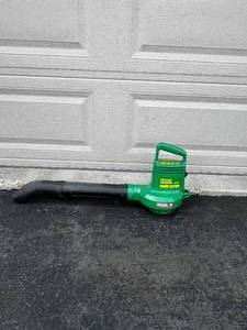 lot 5 image: 2510 Weed Eater