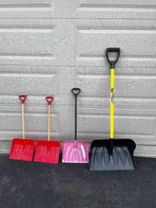 lot 7 image: Snow Shovels