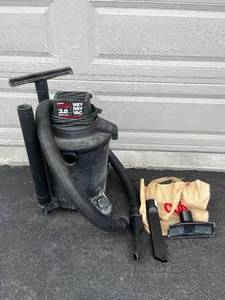 lot 11 image: Craftsman Shop - Vac Wet and Dry 8 Gallon 4 Attachments