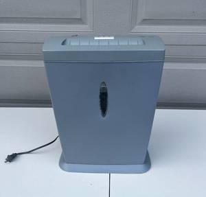 lot 14 image: Tech Solutions Paper Shredder
