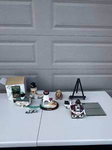 lot 15 image: Various Night Light - Light Houses  Small Mirror with Stand  Dog Coin Collector