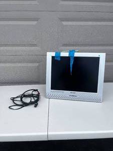 lot 42 image: 20 Sharp TV