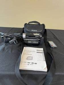 lot 106 image: Sony HDR UX10 Handy Cam - Digital Video Camera - Working Condition