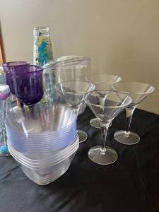 lot 118 image: Excellent Condition - Hard Plastic Reusable Barware, Martini Glasses, Margarita Glasses, Tall Tumblers, Ice Bucket, Stir Sticks and Bowls.