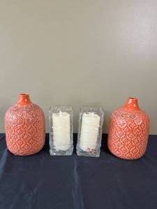 lot 121 image: Beautiful Set of 2 Coral Vases, 2 Glass Vases w Battery Operated Light Up Candle