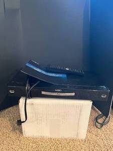lot 145 image: Vizio BluRay Player w Remote - Working Condition