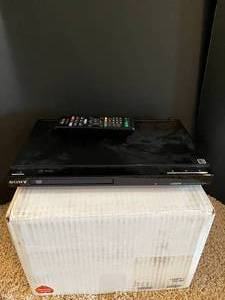 lot 148 image: Sony DVD Player w Remote - Working Condition